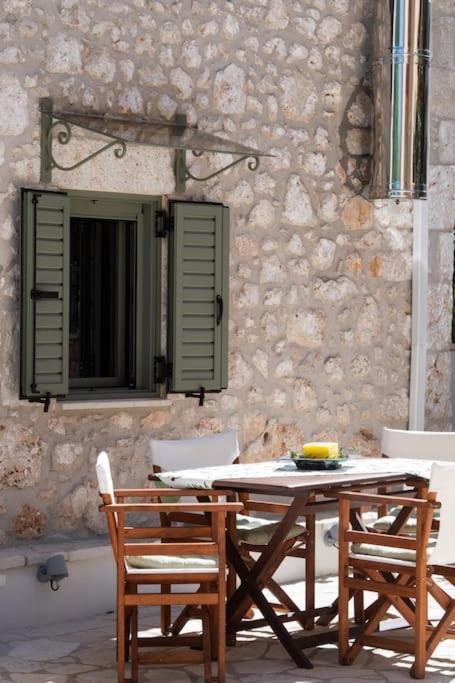 La Casa Di Bella A Tradional Stone House With Barbecue Villa Kariá Exterior foto