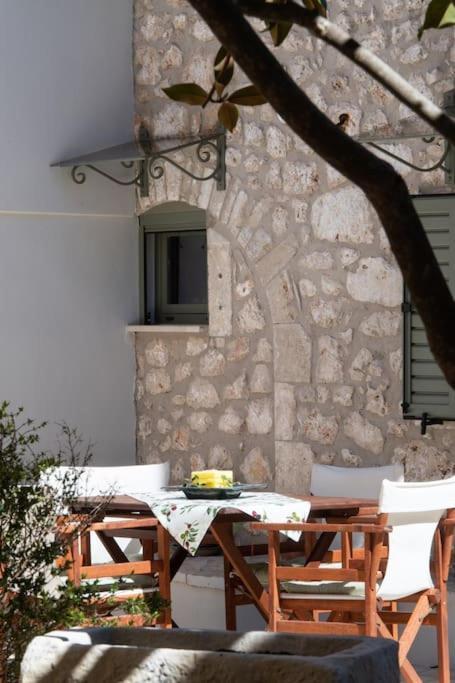 La Casa Di Bella A Tradional Stone House With Barbecue Villa Kariá Exterior foto